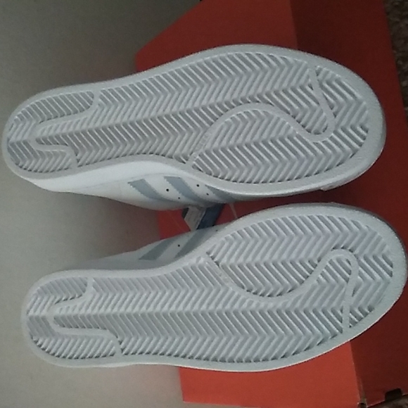 ADDIDAS PRO MODEL Blue &White 7Y men =8.5 Women - Picture 6 of 8